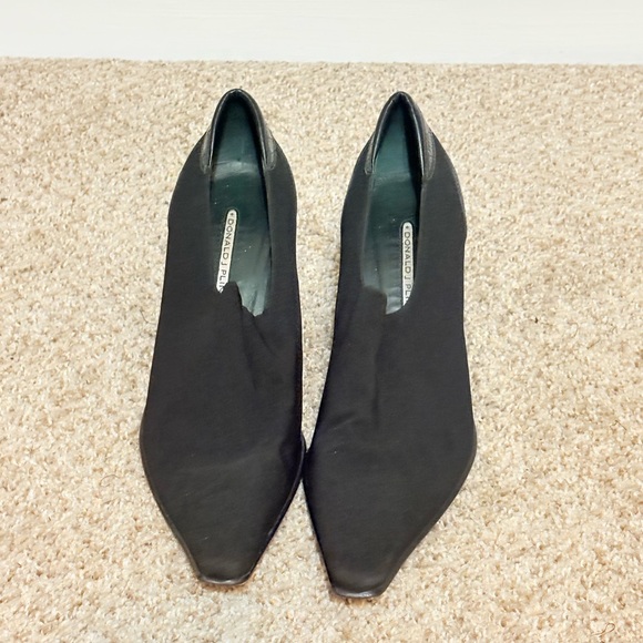 Black Heels with Pointed Toe and High Vamp - Picture 3 of 8